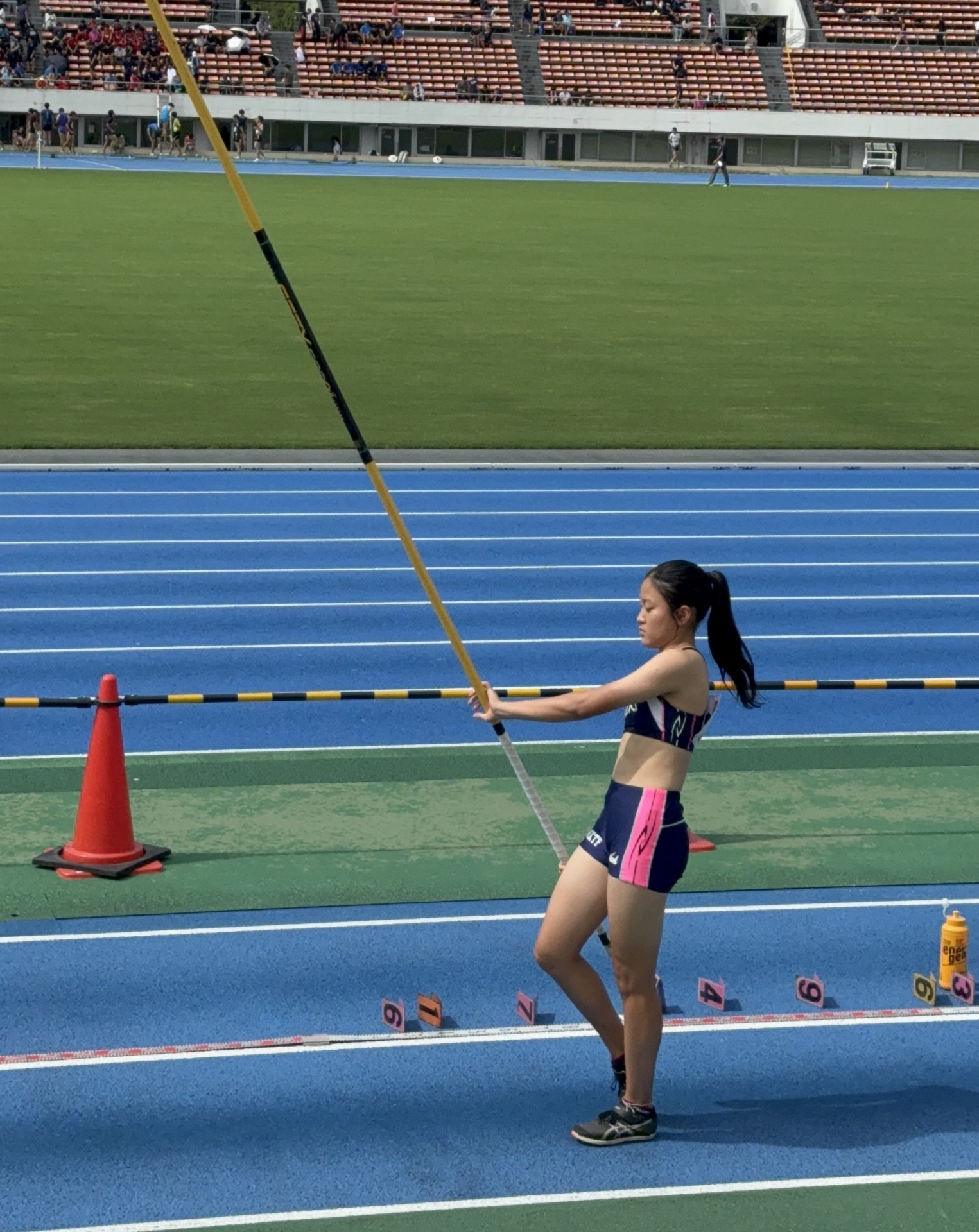 都新人 女子棒高跳（武蔵野北高校陸上競技部）